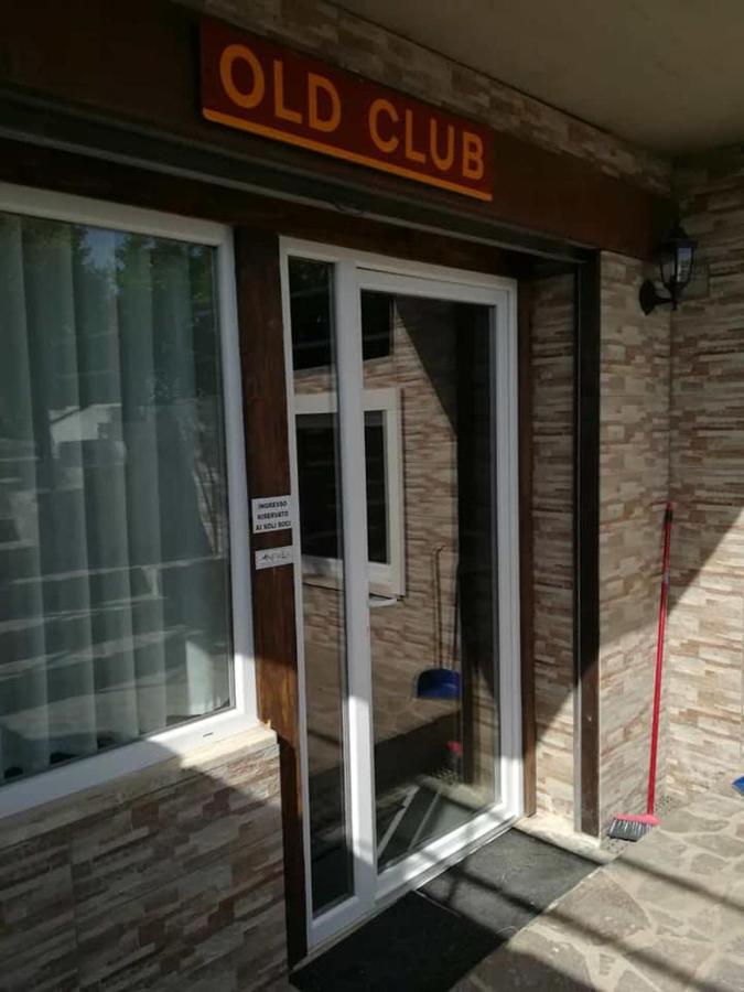 Old Club Casa Vacanze Carlo Trani Aprilia Exterior foto